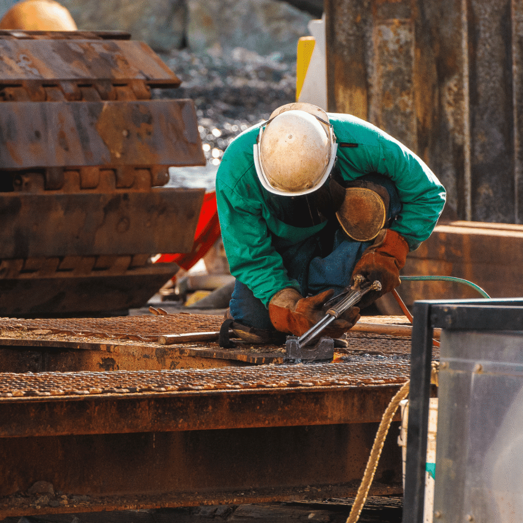 Niatkan Bekerja dan Beramal Shalih untuk Kebaikan Orang Tua