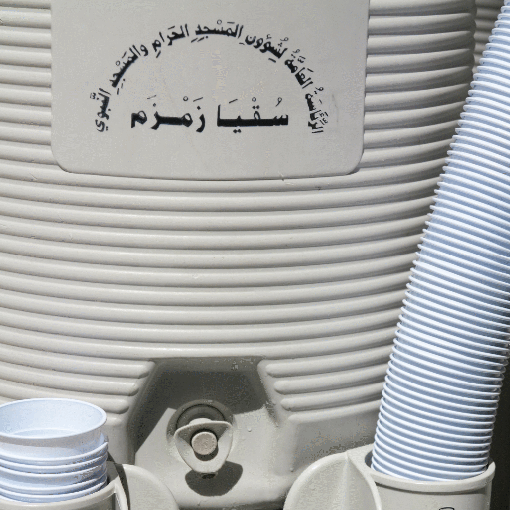 Mengenal Air Zamzam Yang Terus Mengalir Melintasi Zaman